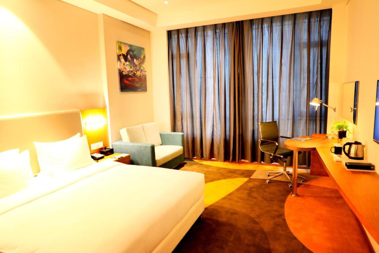 Holiday Inn Express Luoyang Xiyuan Εξωτερικό φωτογραφία